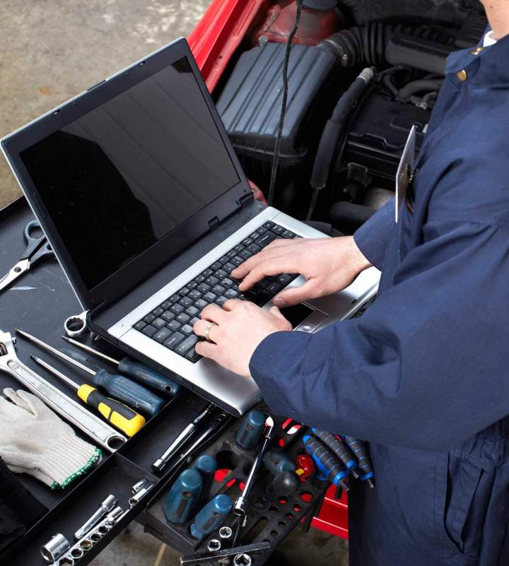 Analyse électronique précise pour identifier toute anomalie technique