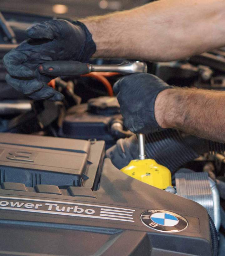 Interventions mécaniques complètes sur moteurs et composants essentiels