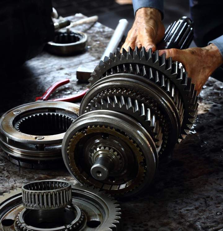 Maintenance spécialisée pour transmissions automatiques et manuelles robustes
